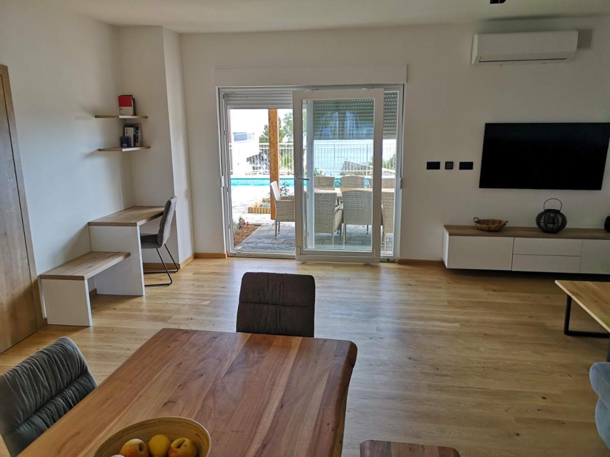 Villa Sara With Sea View And Private Heated Pool Omiš Exteriér fotografie