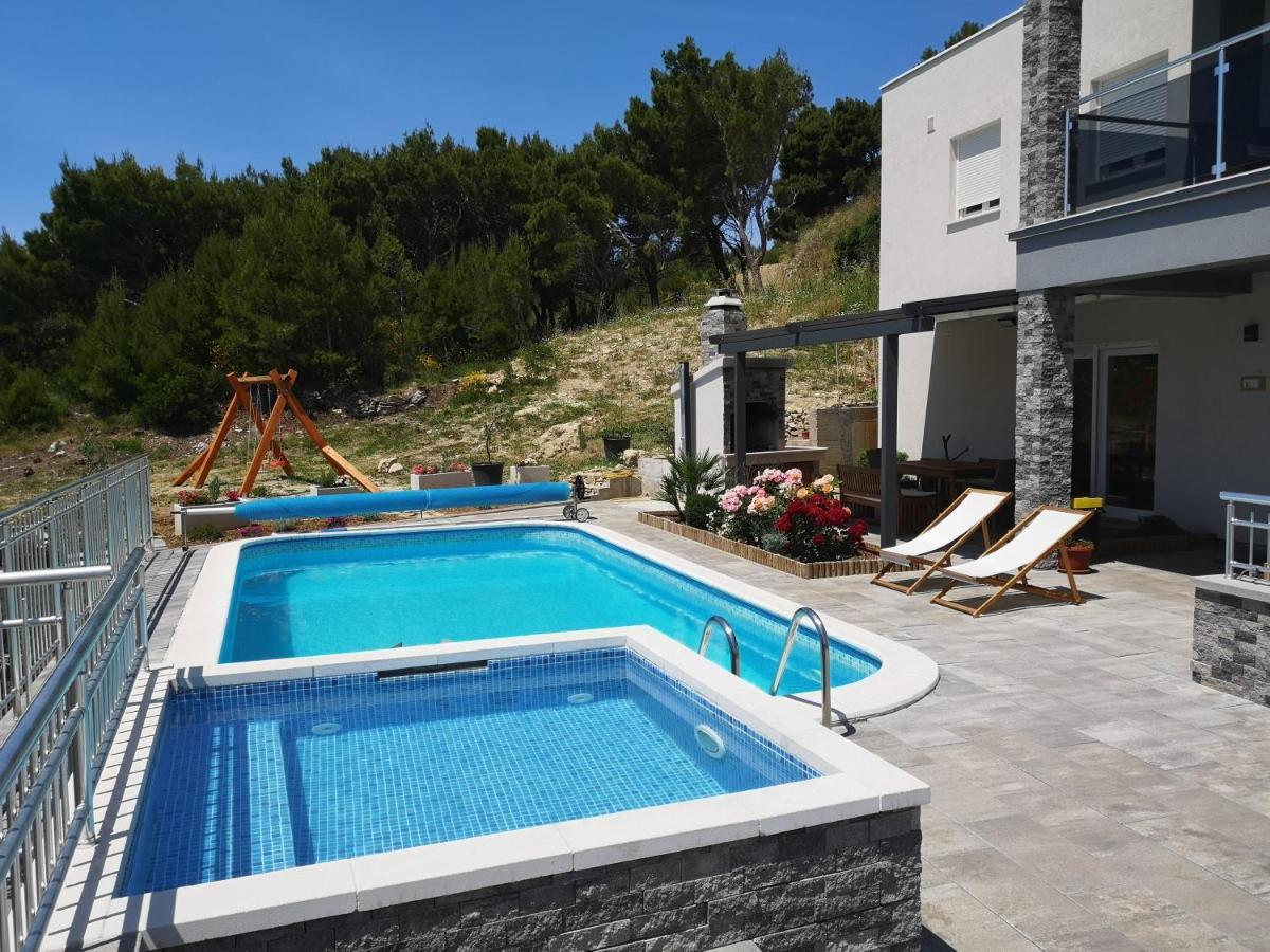 Villa Sara With Sea View And Private Heated Pool Omiš Exteriér fotografie