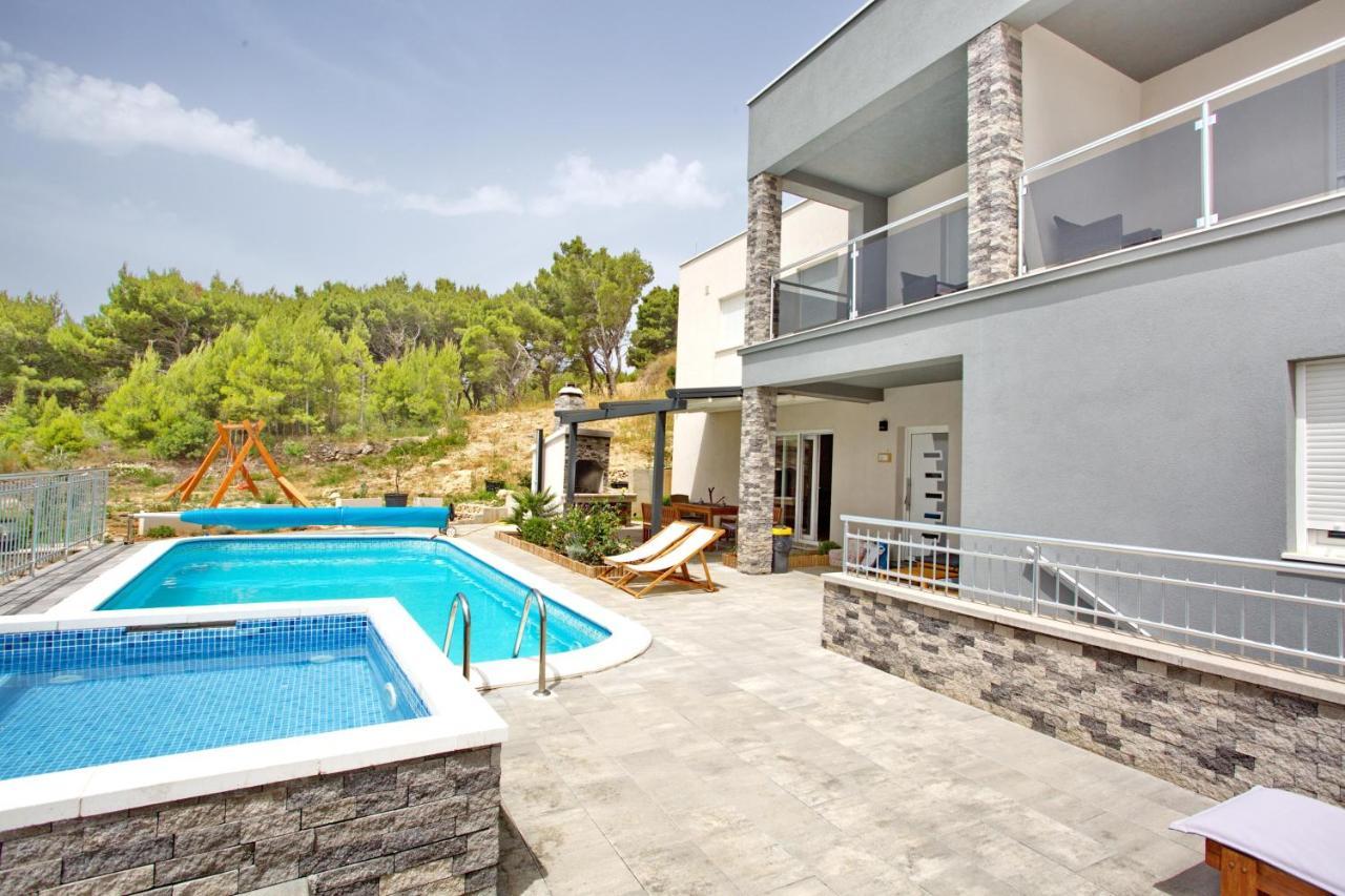 Villa Sara With Sea View And Private Heated Pool Omiš Exteriér fotografie
